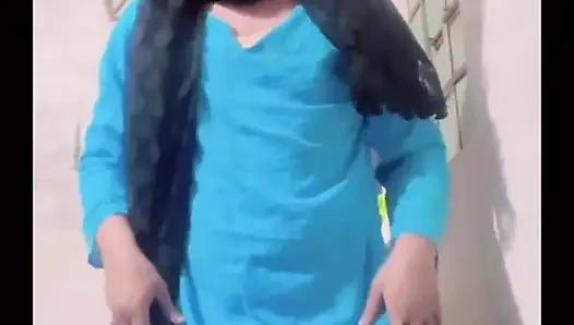 Transeksüel anal mastürbasyon yapıyor