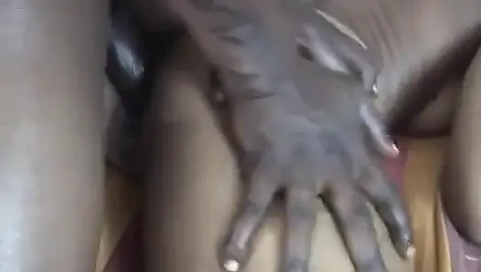 Seksi zenci kız amında büyük siyah yarağı seviyor