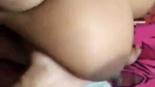 Desi la tía Grande tetas agarró