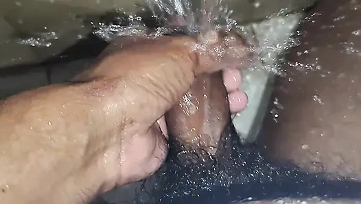 Desi ladka gaon ka gay bathroom mein friend job