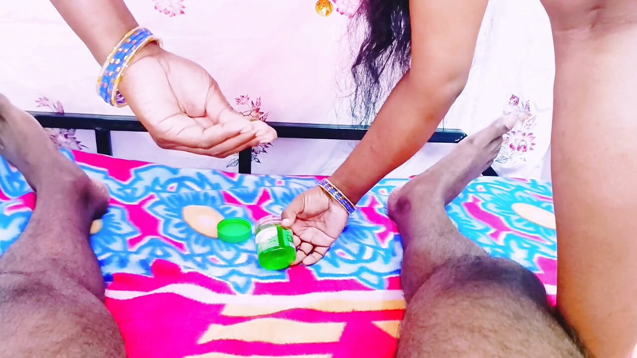 Isteri curang Andra. Suri rumah bertetek seksi yang cantik curang suami mengongkek ayah suami. Cakap kotor Telugu.
