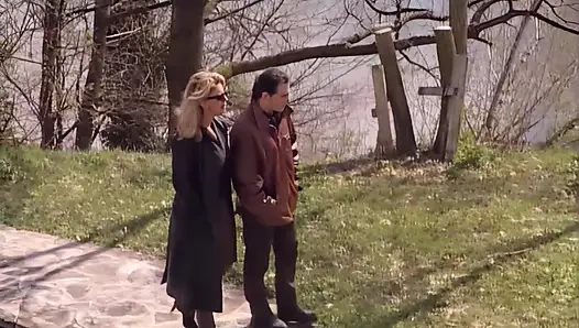 Итальянская порнозвезда Alessandra Schiavo участвует в горячем тройничке