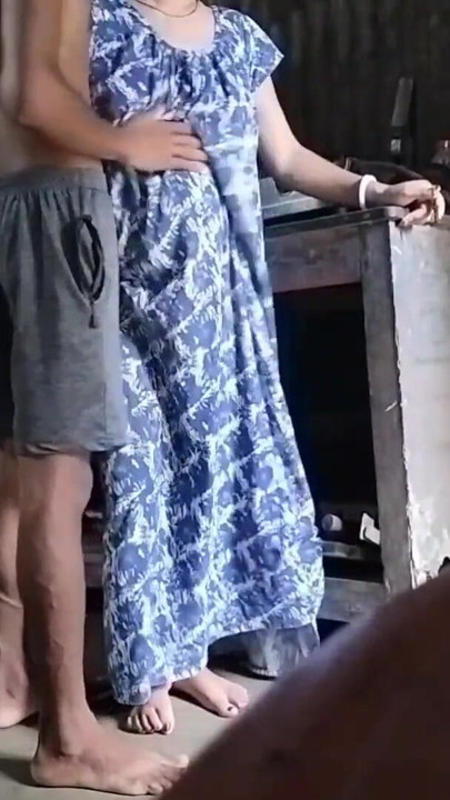 Zadivljujući trenutak iz "Seoske žene Sex By Cooking Time (službeni video Villagesex91)"
