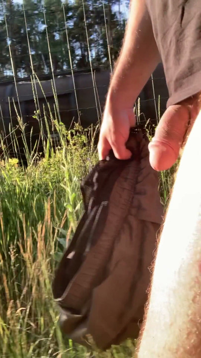 Publicboy18 Flash wihout pants to train closeup dick and ass outdoor young boy | Clip 1