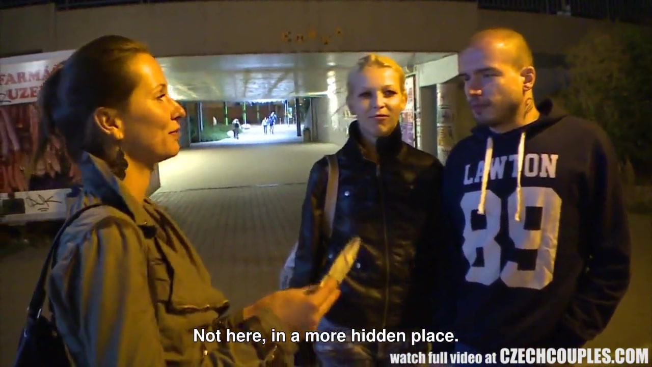Gf交換のためにお金を稼ぐ美しいチェコ人ペア