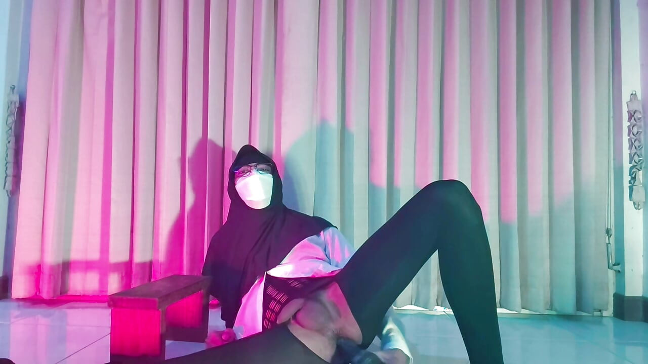 hijab student masturbation