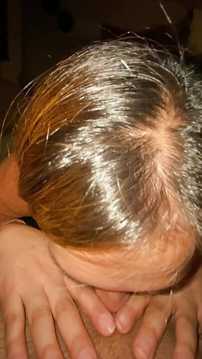 내 친구가 나에게 도전하고, 잃어버렸고, 목구멍 깊숙이 사정하고 입에 사정해줘야 해