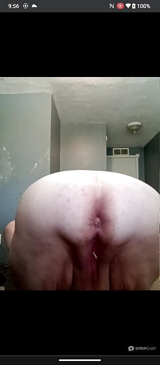 Solo showing off ass and fupa