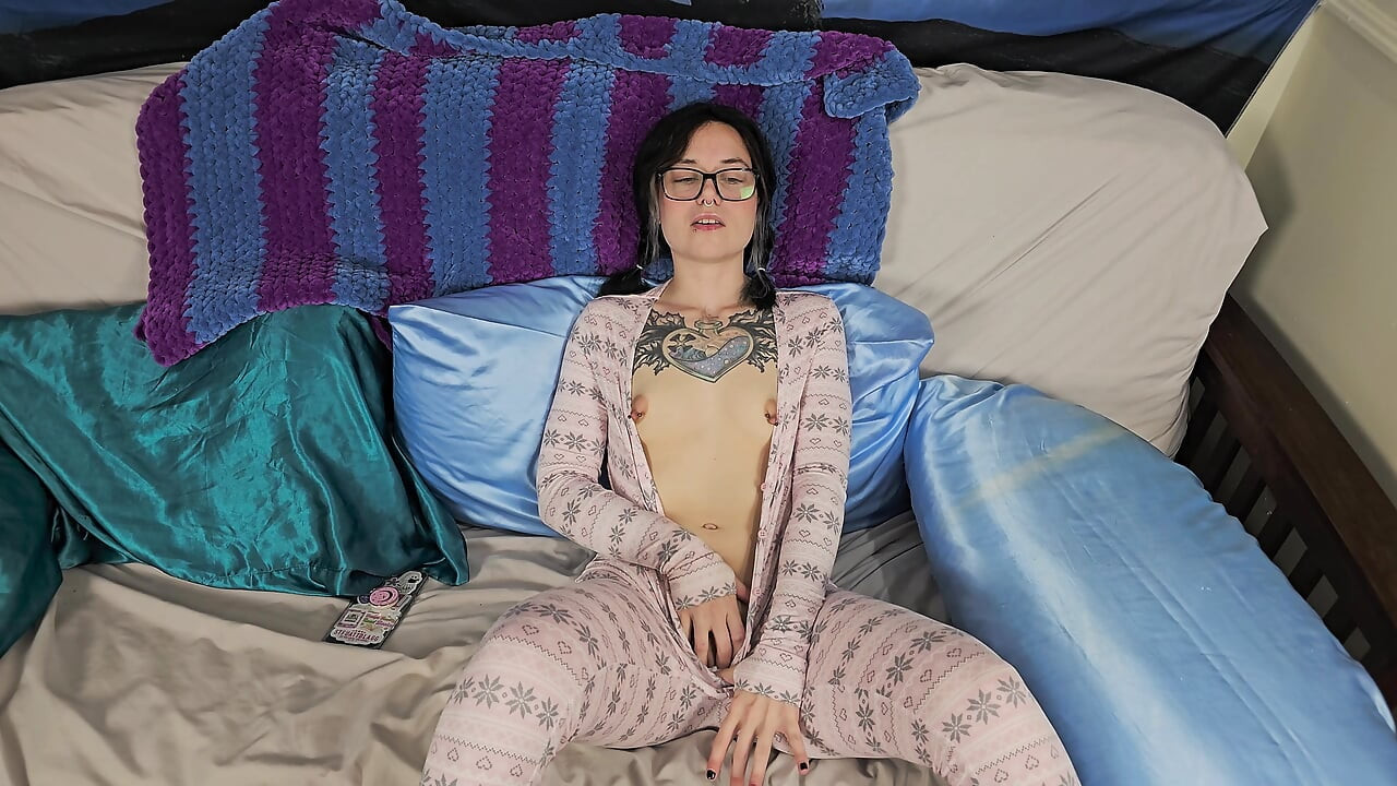 Making Myself Cum For Daddy