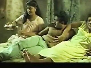 真正的印度mallu阿姨在热辣的性爱视频