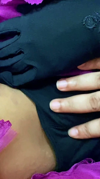 Karısı seksi kıyafetler giydiğinde kocasıyla sikişmek için çıldırıyor | Bölüm 1