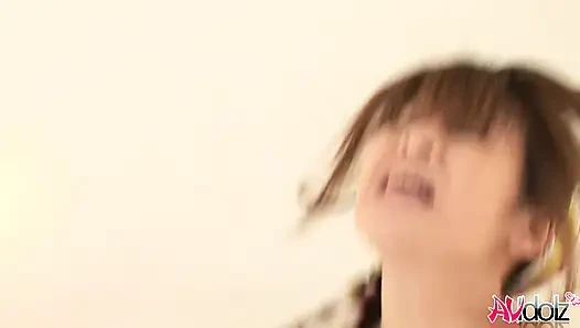 Die japanische brünette Nagisa Sasaki liebt es, mit einem harten schwanz zu ficken, unzensiert.