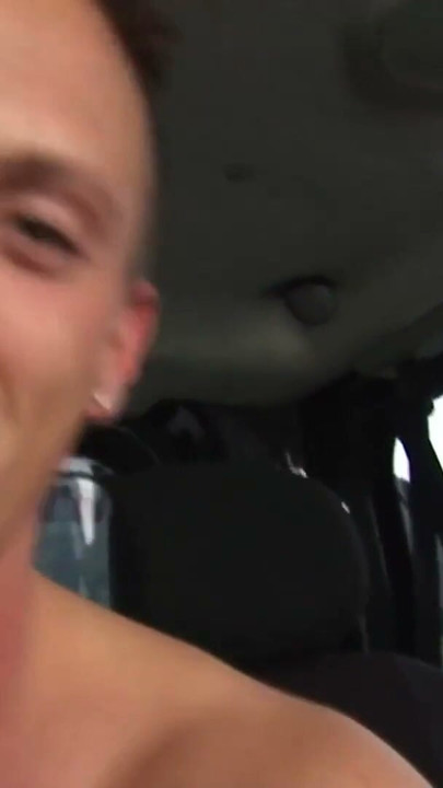 Veronika 21Jahre fickt mit deutschem Typ im Bumsbus | Clip 3