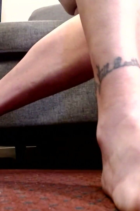 Barefoot Toe Wiggling Foot Fetish