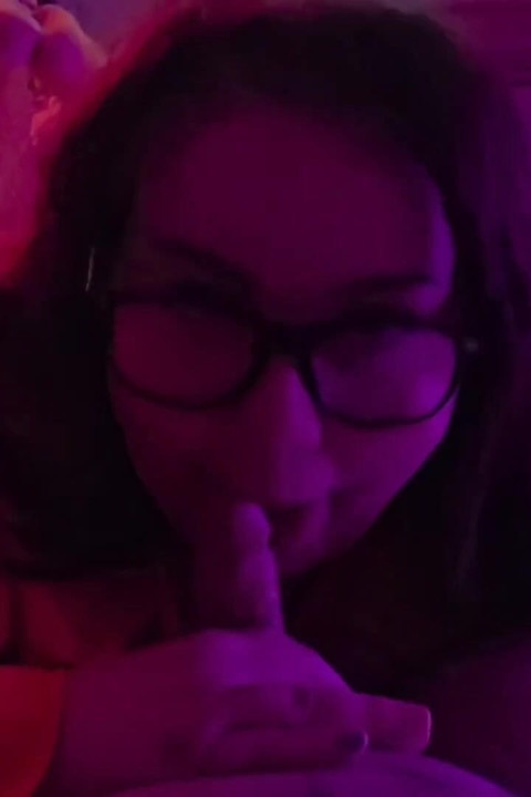 Özensiz sakso, ayakla muamele ve sikiş? Jinkies!