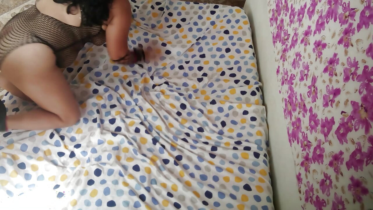 Sexy lencería madura enmascara una garganta profunda hermosa