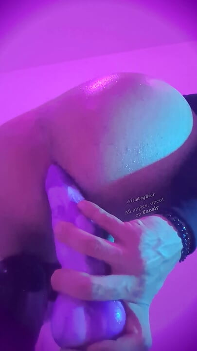 देखने का बिंदु मेरी फेमबॉय गांड को प्यारे डिल्डो द्वारा फैलाया जा रहा है