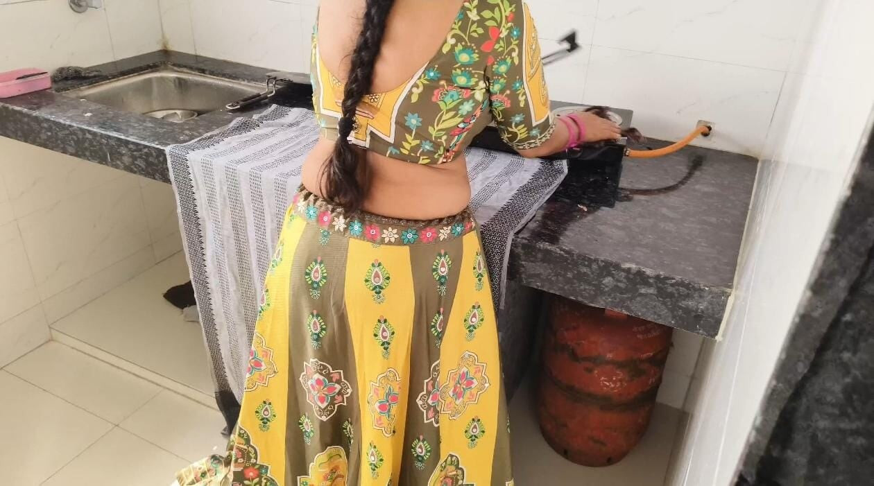 I went to bhabhi's house when her brother not at home and enjoyed a lot with my lovely bhabhi, Full Hindi Viral Video