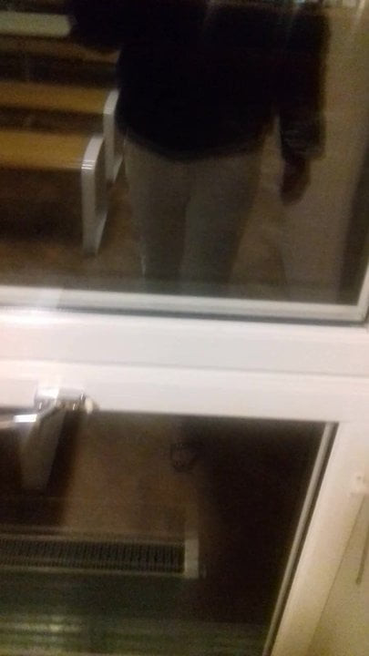 Wearing nice sandalett