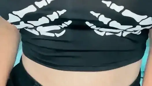 Sürtük esmer hatun amına dildo sokmayı seviyor