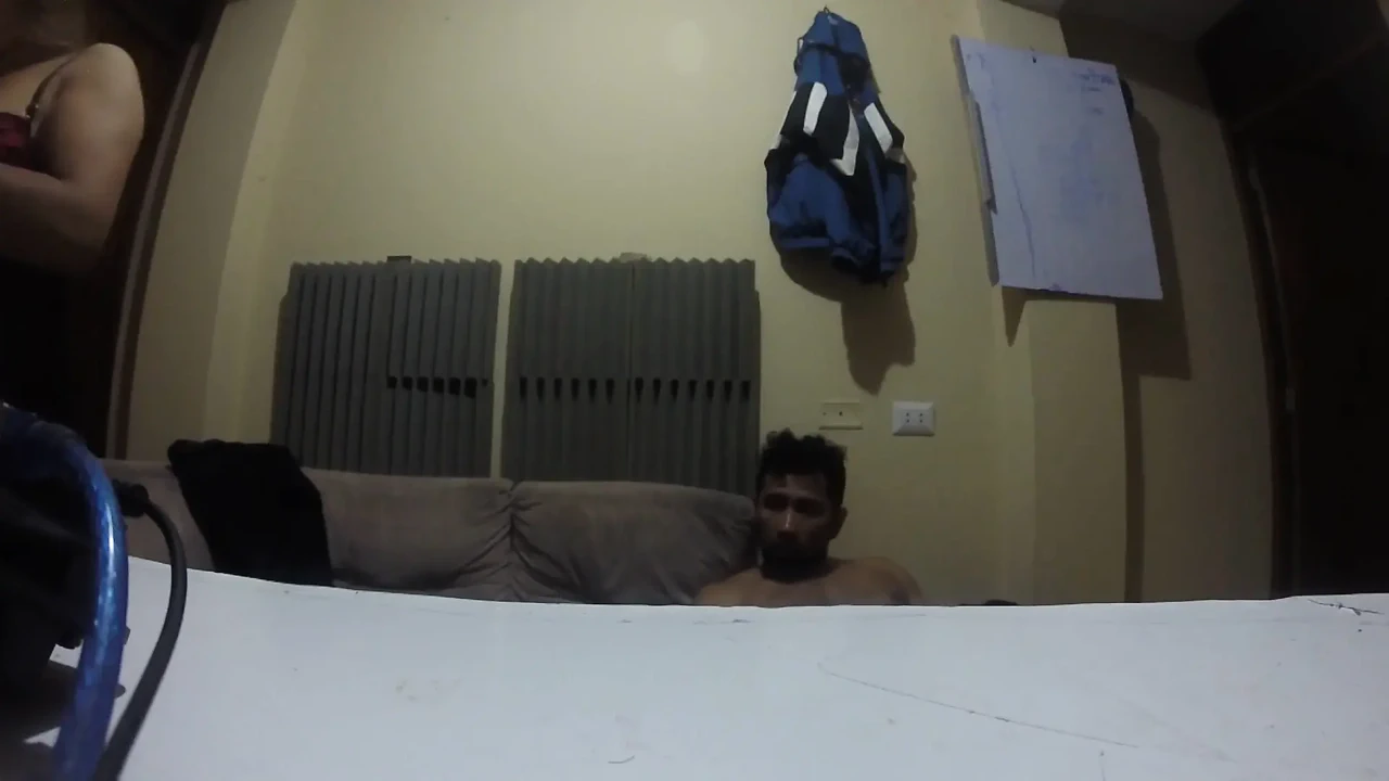 她很有趣, 当我和亲爱的情人在我的房间里玩得很开心时, 他们打电话给我