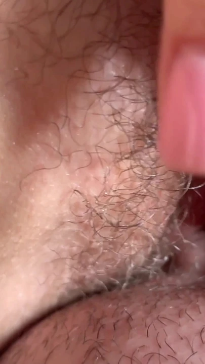 "내 자지의 손이 거의 폭발했다. POV"