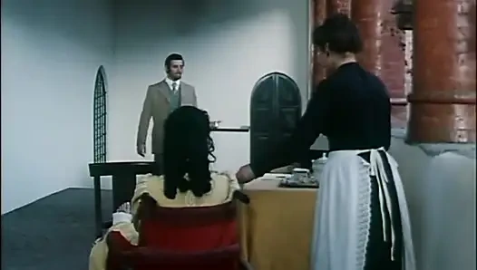 Pirang cantik mengisap kontol ngentot di kastil