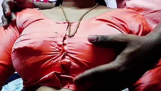 Горячая милфа-горничная дези Mohini занимается сексом с молодым владельцем