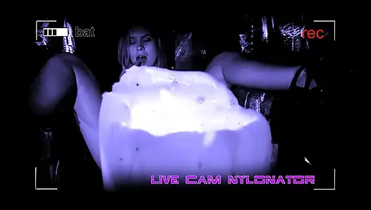 Naylon Kız Vahşi BDSM Seansında Bağlı Ve Sert Sikiliyor