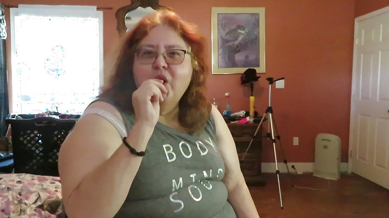 BBW nurse Vicki enjoys eatting a chocolate vanilla ice cream popsiscle