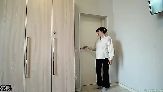 Das TINDER-Mädchen vergisst ihren Slip bei mir zu Hause am Abend davor! 🐷 [Dialoge ITA]