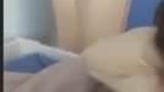 Jovencito alemán se masturba en la cama