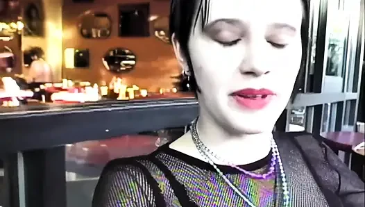 Klasik kıllı kız diline boşalıyor! Carmen
