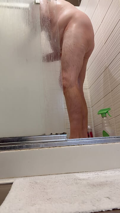 Soaping my ass and flossing my hole