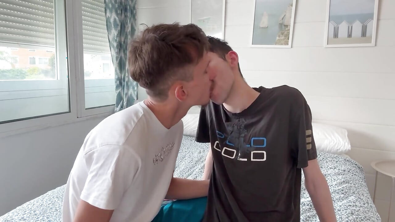 A Twink Gives Don't Forget