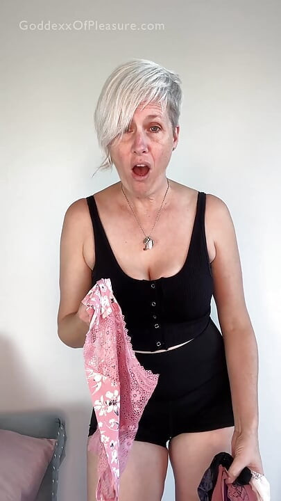Boze stiefmoeder vindt slipje in je kamer besluit je te laten klaarkomen - milf mama's slipje Joi Aftellen