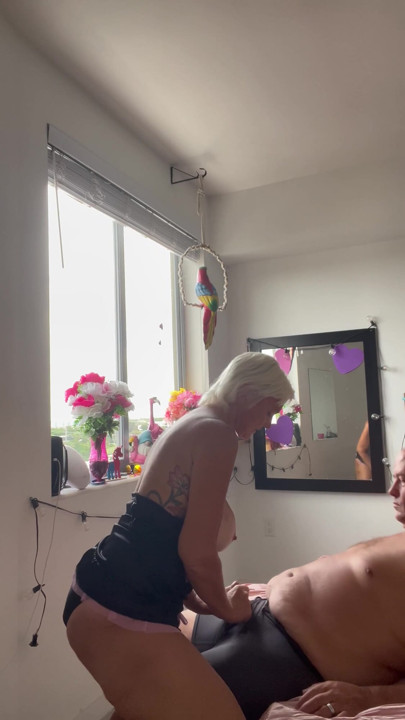 Pornstar Greek Goddess Steph πιπίζει πούτσο σε αυτό το ερωτικό βίντεο. | Κλιπ 1