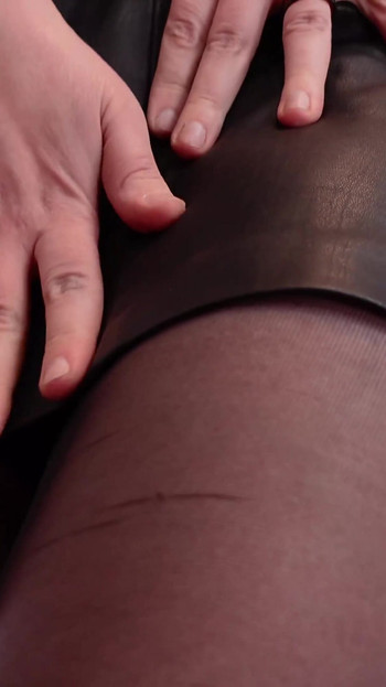 「剛毛まんこ 精液 食事指示 CEI - Arya Grander - FemDom POV と JOI 無料ポルノ ビデオ - ピンナップ」からの感動的な瞬間