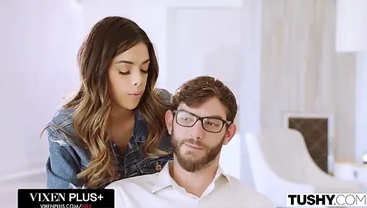 Tushy üniversite öğrencisinin her gün anal hakimiyete ihtiyacı var