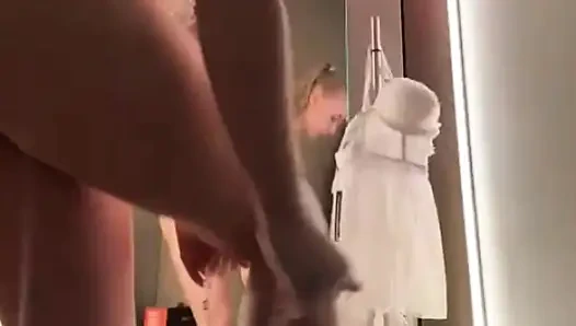 Crazy jucielussie in the public changing room