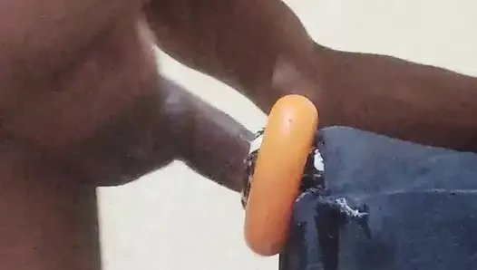 Sıska adam evde mastürbasyon yapıyor