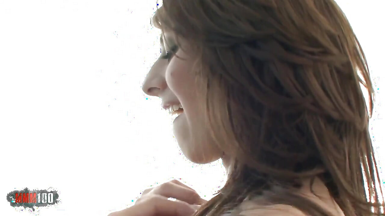La linda Lexi Bloom se lo está pasando muy bien con la gran polla de Alex