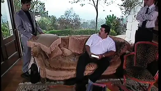 Горячая блондинка обожает лизать киску перед анальным трахом