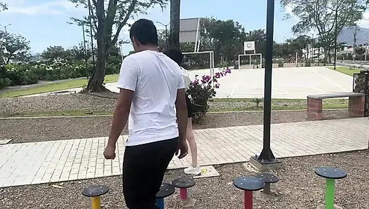 Parkta bir adam buluyorum ve onu eve götürüp en iyi sikişi yapmak için eski kız arkadaşım olarak benimle oynamasını istiyorum