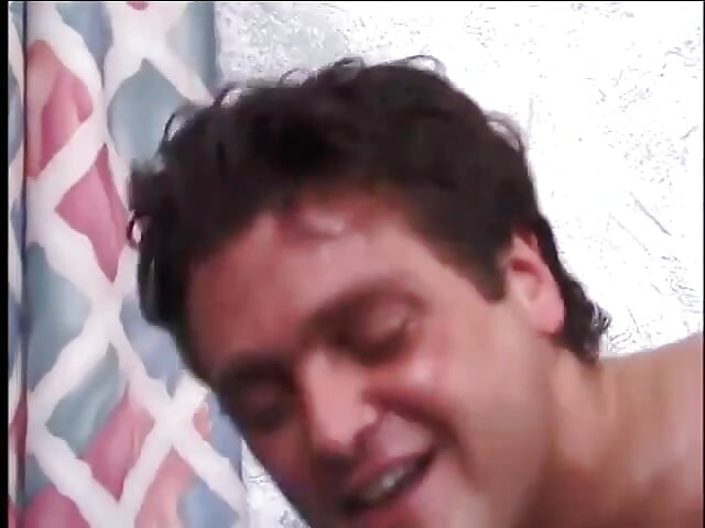 Fundo branco leva um pau preto enorme