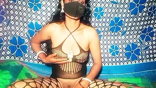 Mampi yenge yeni sikişiyor ve seksi kızlar