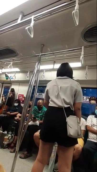 Ms sg clementi cô gái mặc quần ngắn nhìn như jesseca liu