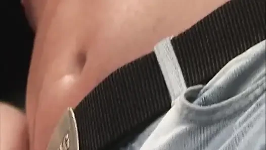 Mor lateksli kızıl saçlı derin yarak alıyor