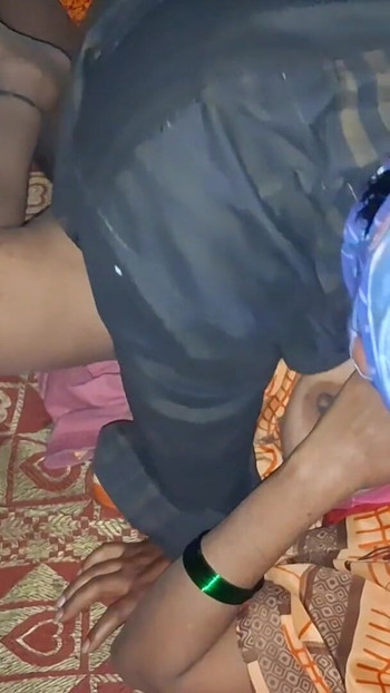 Adik ipar bersusu besar menikmati minum | Klip 3