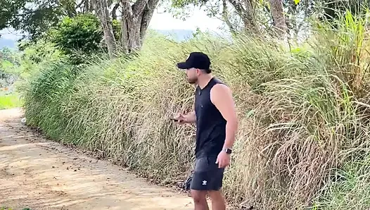 Jogging yaptıktan sonra güzel kızı üvey babalarının evinde yalnızken sikiyorum, götlerinde büyük boşalma